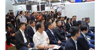 创世纪集团CCMT2024新品发布会盛大揭幕，高端五轴机床引领行业创新潮流